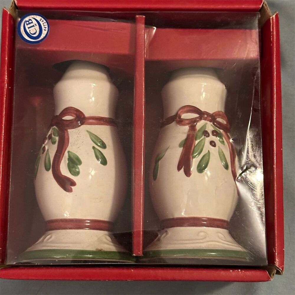 Nikko Holiday Hearth Salt & Pepper Shaker Set Holly Leaves & Ribbon 2 Sets